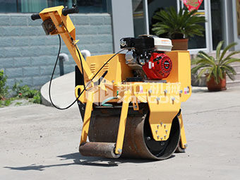 為什么別人家小型壓路機(jī)長(zhǎng)壽？秘訣在這里！